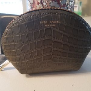 Henri bendel cosmetics bag
